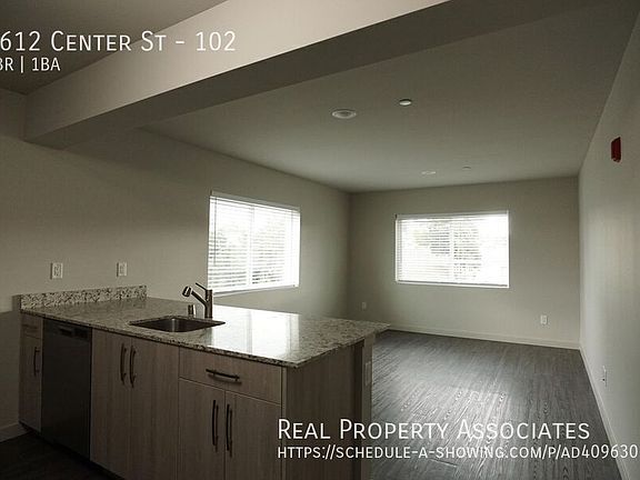 4th image of 3612 Center St #102