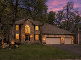 17126 New Market Dr, Eden Prairie, MN 55347