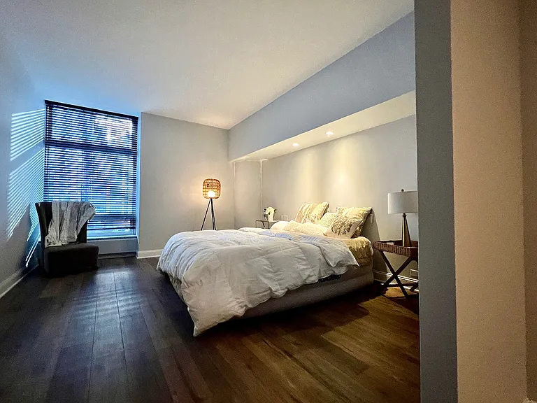 680 N Lake Shore Dr #919 — Photo 9