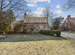 1791 Hawthorne Rd, Grosse Pointe Woods, MI 48236