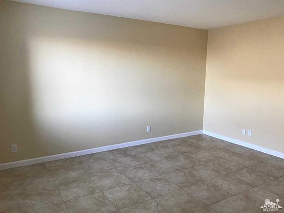 3rd image of 85 Lakeview Cir