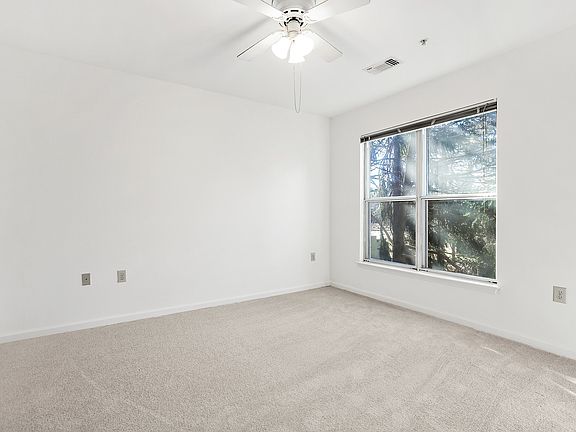 4th image of 2204 Westcourt Ln APT 105