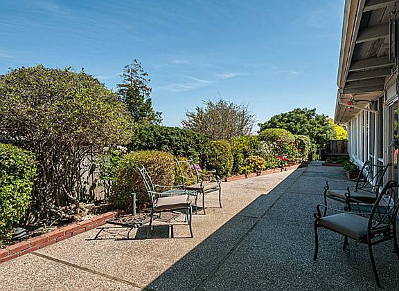 3rd image of 2748 Burlingview Dr