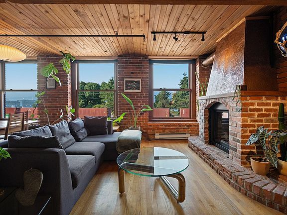 3rd image of 41 Alexander St #305