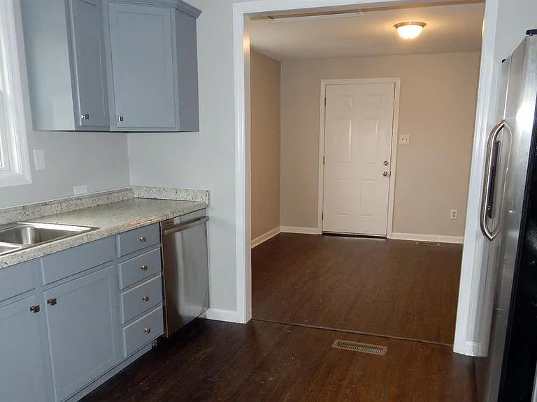 301 Thompson Rd — Photo 11