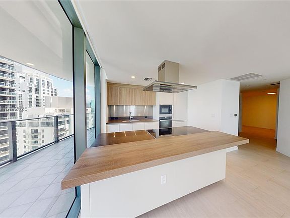 2nd image of 1000 Brickell Plz #3915
