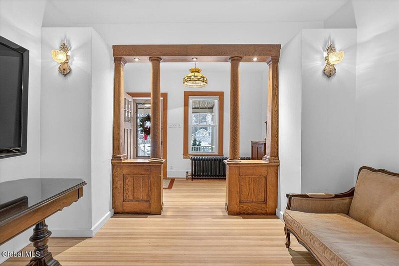 5th image of 258 Caroline Street