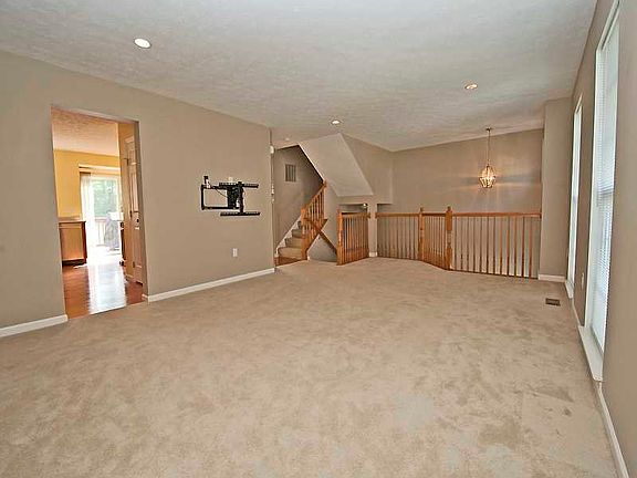 3rd image of 646 Village Dr