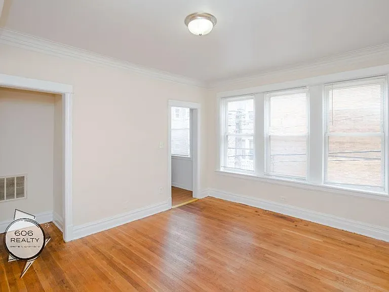 Marquette Park Apartment! — Photo 13