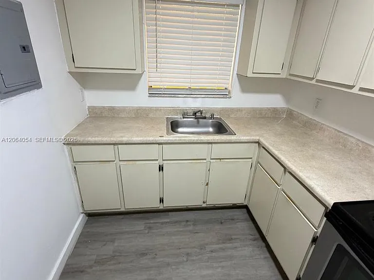 1501 W 42nd St #102 — Photo 7