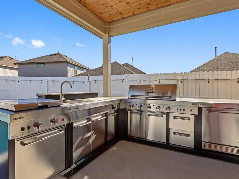 18426 White Stallion Ln — Photo 7