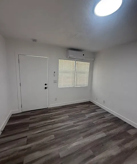 3733 Dayton St — Photo 3