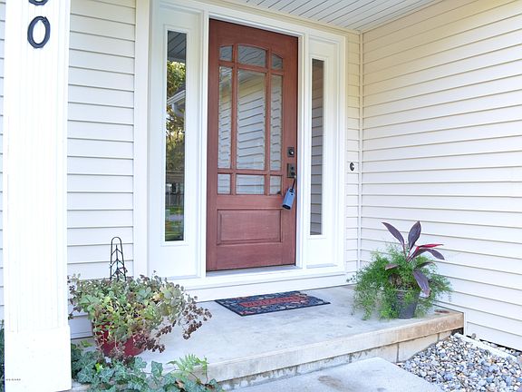 3rd image of 180 Cinnabar Cir
