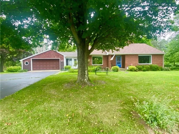 83 Bowen Rd, East Aurora, NY 14052