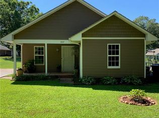 1047 11th St NE, Hickory, NC 28601