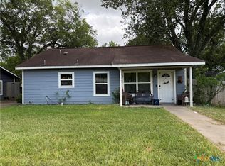 307 W Newman St, Cuero, TX 77954