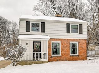 321 W Bayfield Rd, Fox Pt, WI 53217