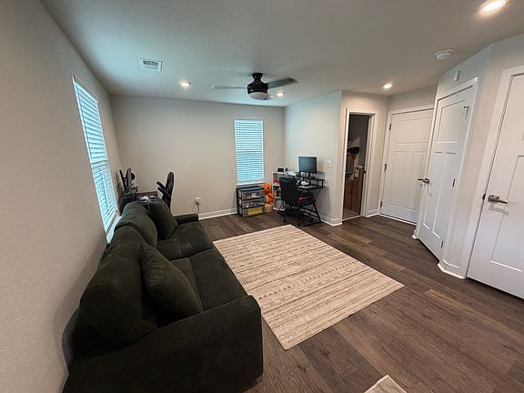 5th image of 101 Spring Grove Way