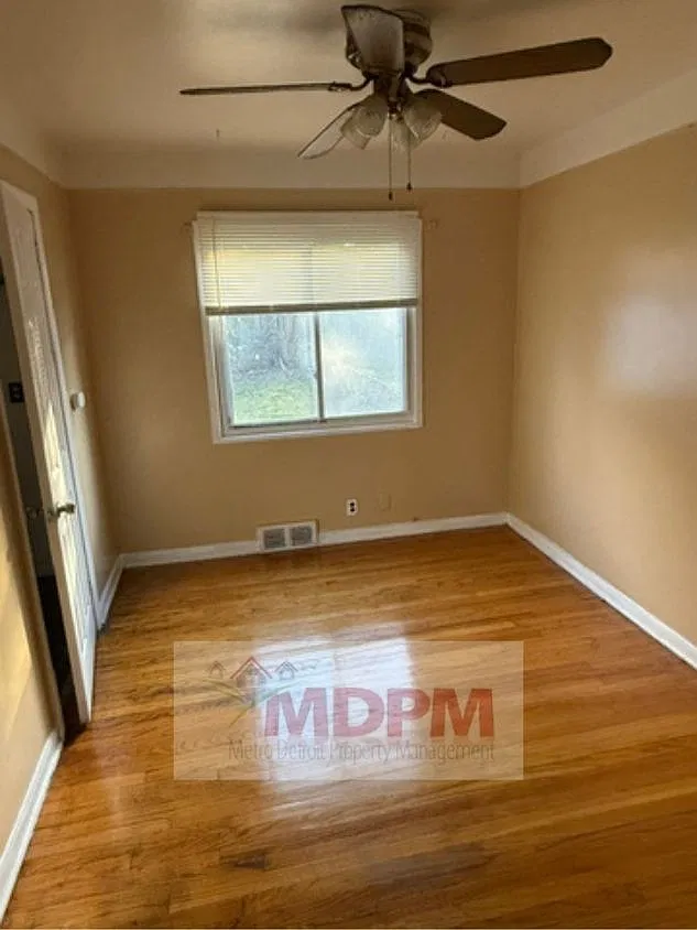 2 bed, 950 sqft, $1,050 — Photo 2