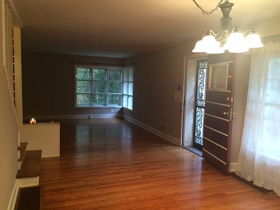 4th image of 3238 Tennyson Sq