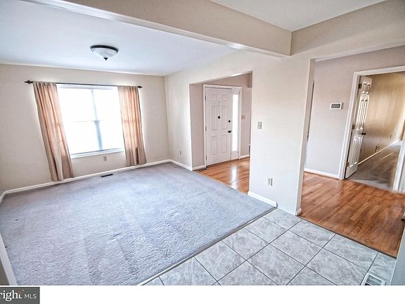 4th image of 196 Steven Ln