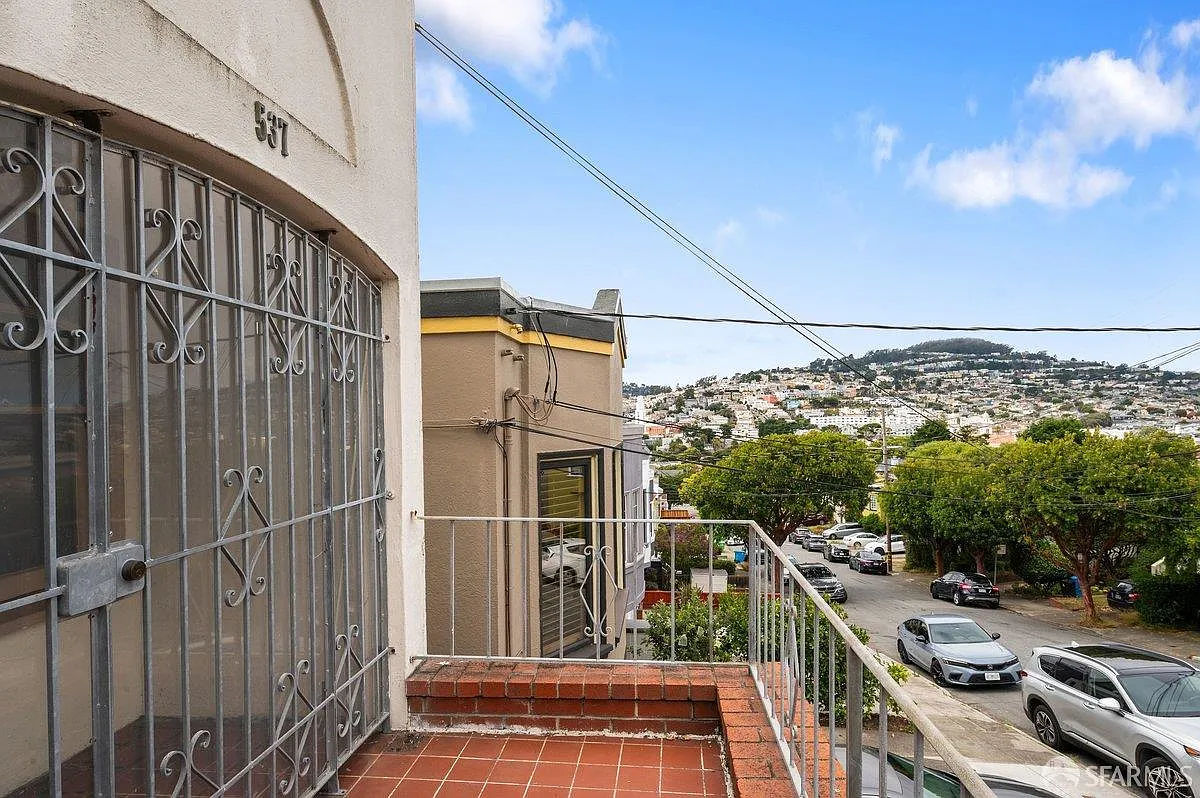 537 Bright St - Photo 2