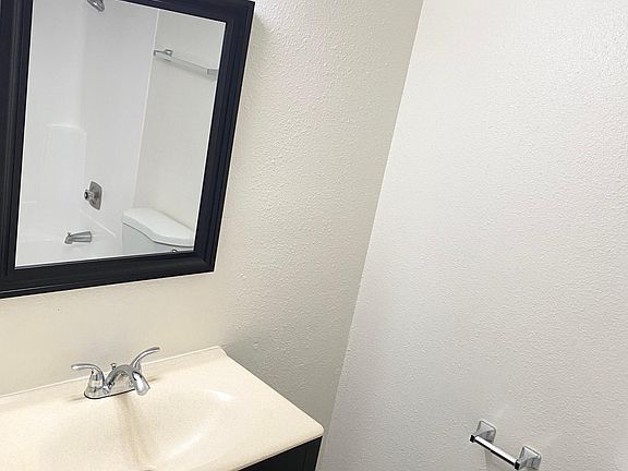 3rd image of 3854 Beyer Blvd APT 4