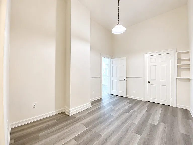 241 Waller St — Photo 18