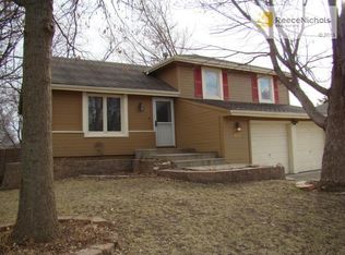 813 E Parma Way, Gardner, KS 66030