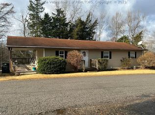 2728 Cross Creek Rd, Buffalo, WV 25033