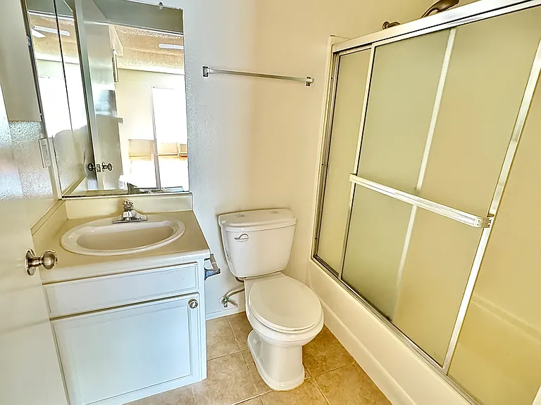 5229 Riverton Ave #10 — Photo 11