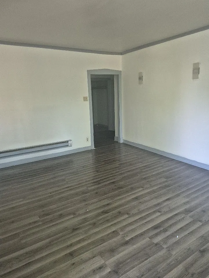 3 bed, 1.5 bath, 950 sqft, $1,525 — Photo 3