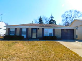 717 E Schaumburg Rd, Streamwood, IL 60107