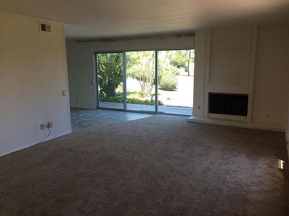 Livingroom and fireplace