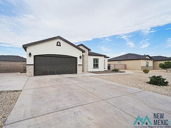 3rd image of 804 Barcelona Ct