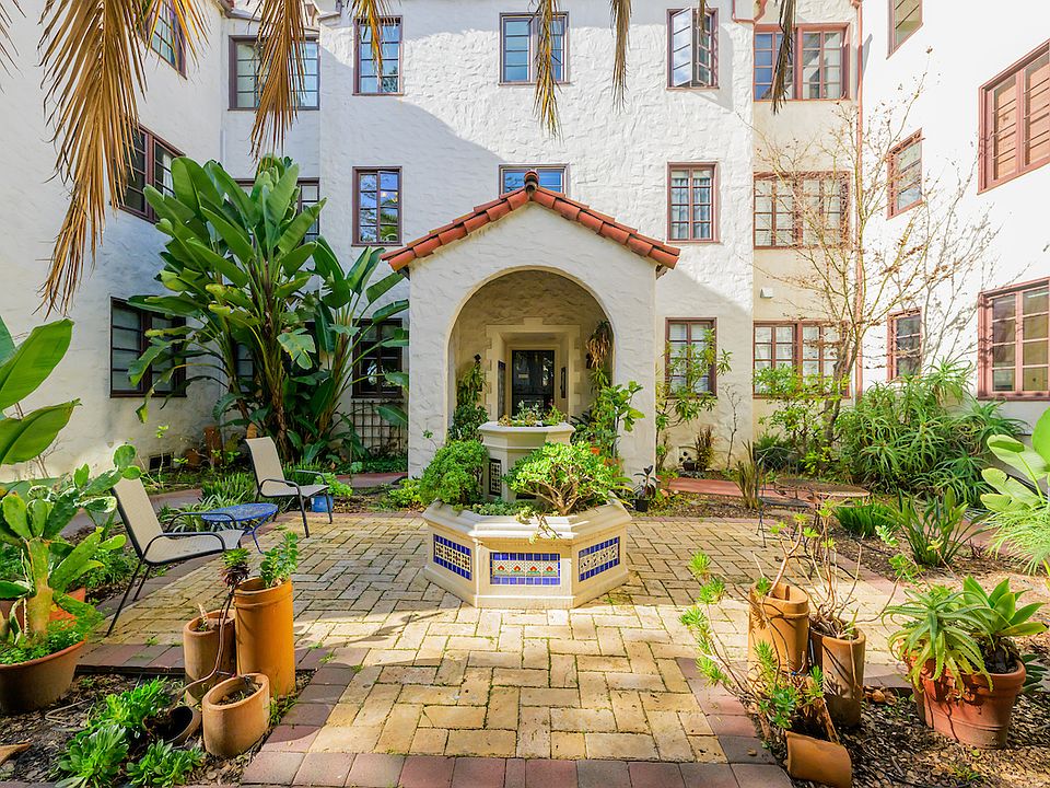Main Entrance (up driveway)