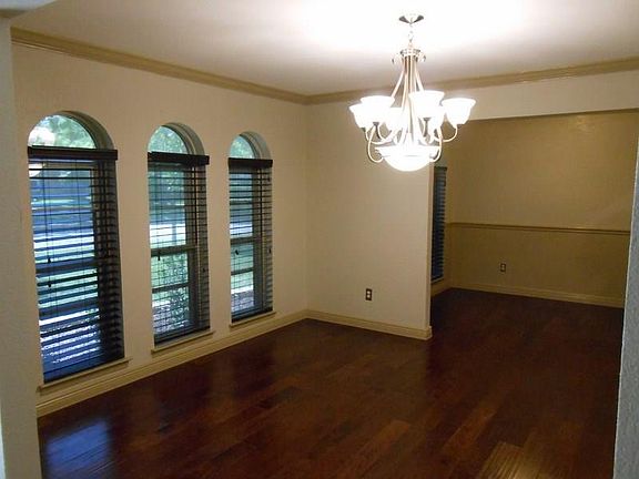 3rd image of 226 Brookwood Dr