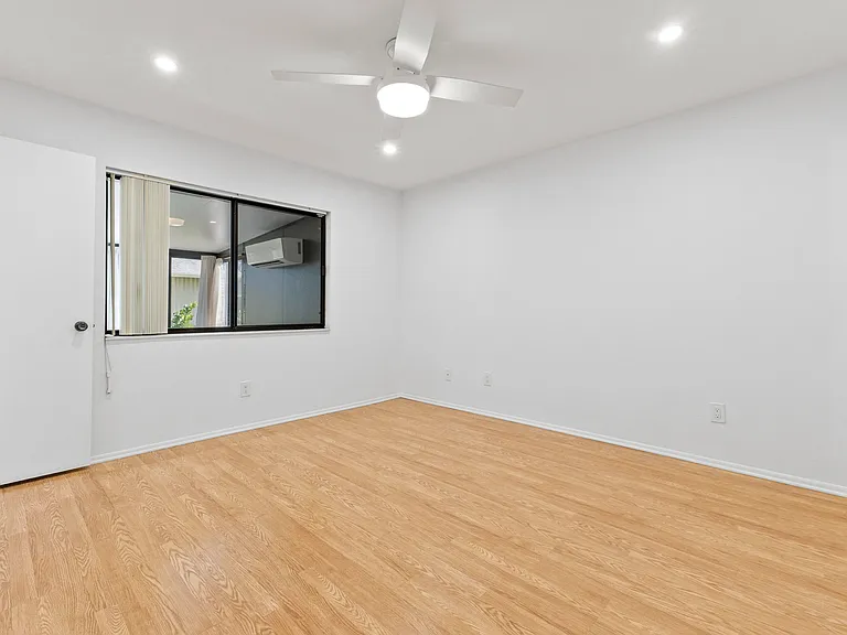 1431 SE Berwick Ct — Photo 12