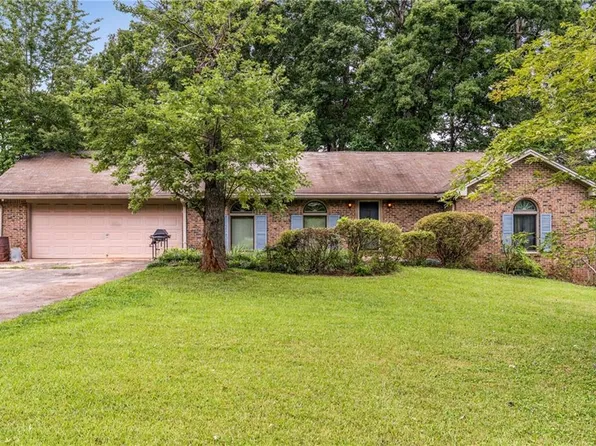 734 Old Tucker Rd, Stone Mountain, GA 30087