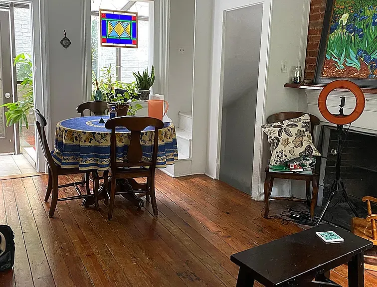 Same living room, different decor