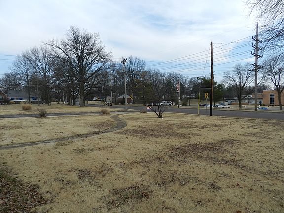 4th image of 737 Dougherty Ferry Rd