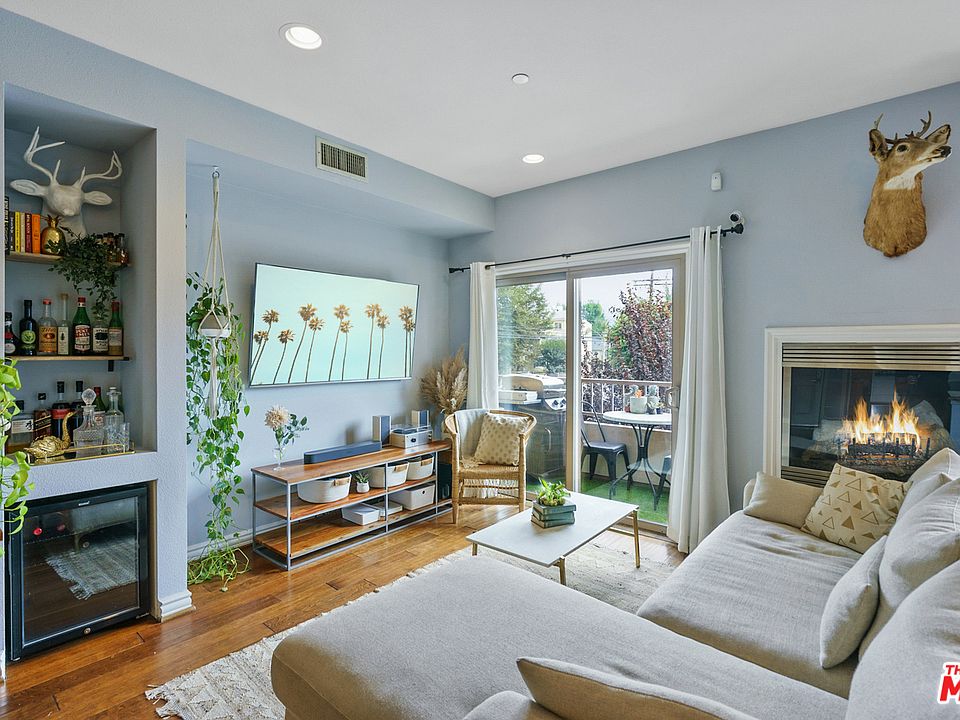 1st image of 11504 Moorpark St Unit 101
