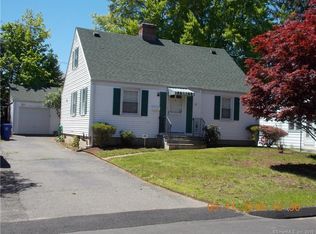 7 Lakeview Dr, Norwalk, CT