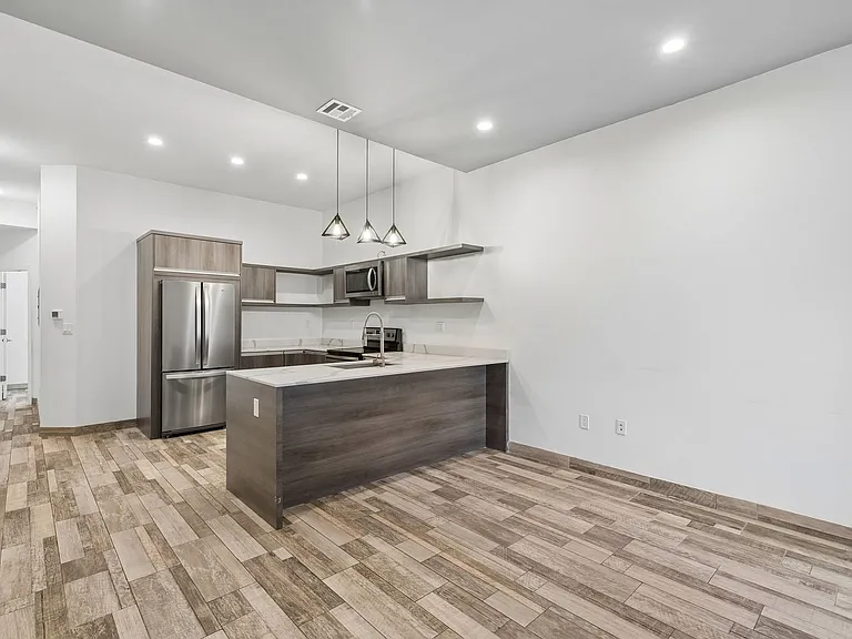 2028 E Fletcher St — Photo 8