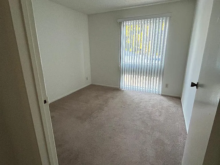 5908 Cedros Ave #6 — Photo 4