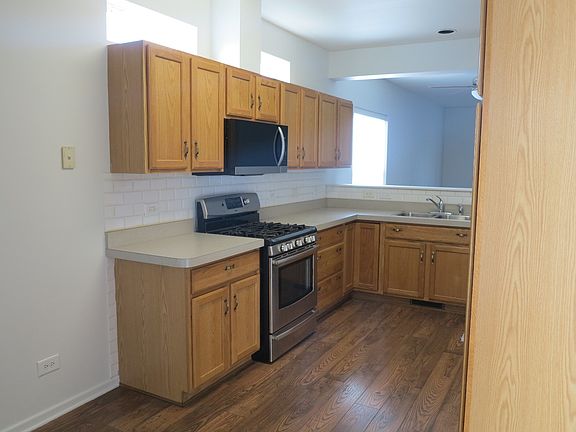 3rd image of 2814 Gateway Cir