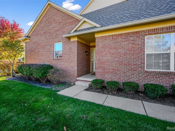 48523 Oak Bridge Dr, Canton, MI 48188