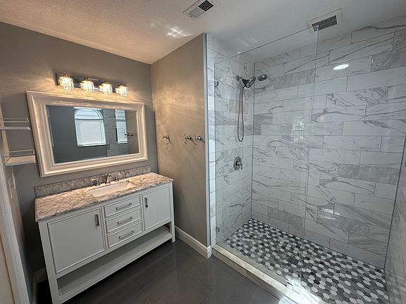 5th image of 1724 Chatham Cir