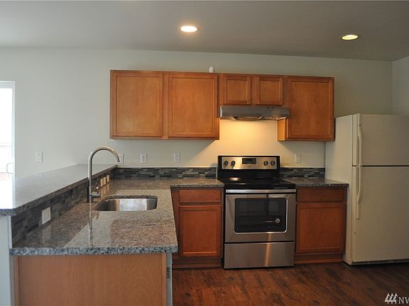 2nd image of 1828 E 41st St