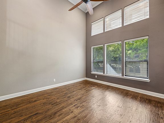 4th image of 5753 Lois Ln